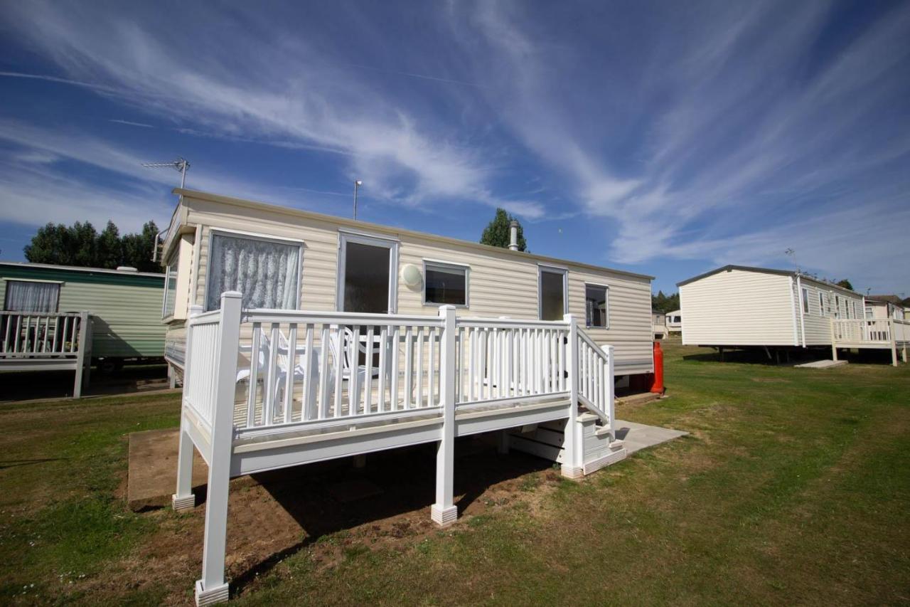 6 Berth Caravan For Hire At Manor Park Holiday Park In Norfolk Ref 23025T Hunstanton Εξωτερικό φωτογραφία